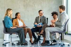 Welche Führungsaufgaben nehmen Führungskräfte im Unternehmen wahr?